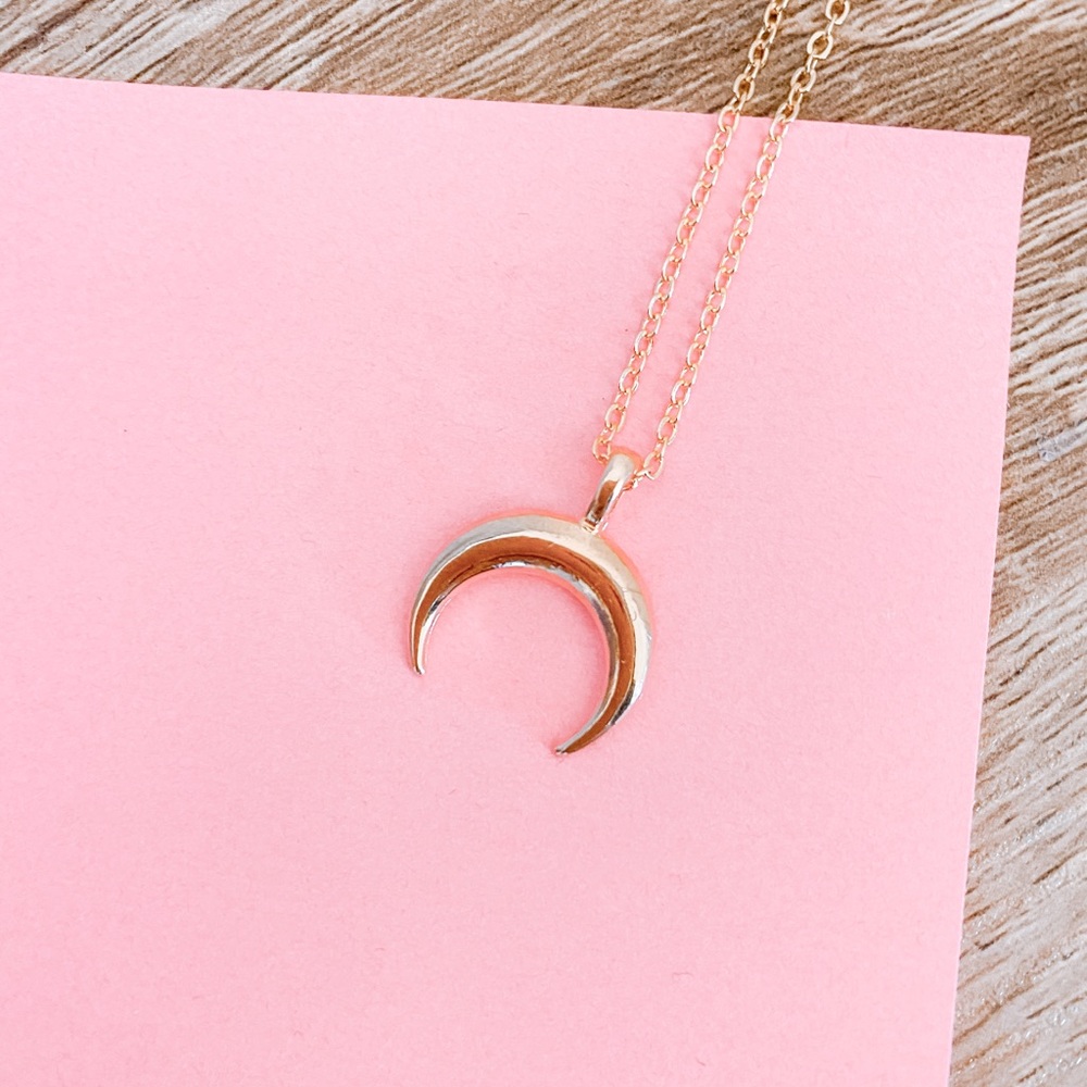 🌙 Elegant New Moon Necklace • Gold